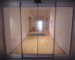 Sliding automatic door